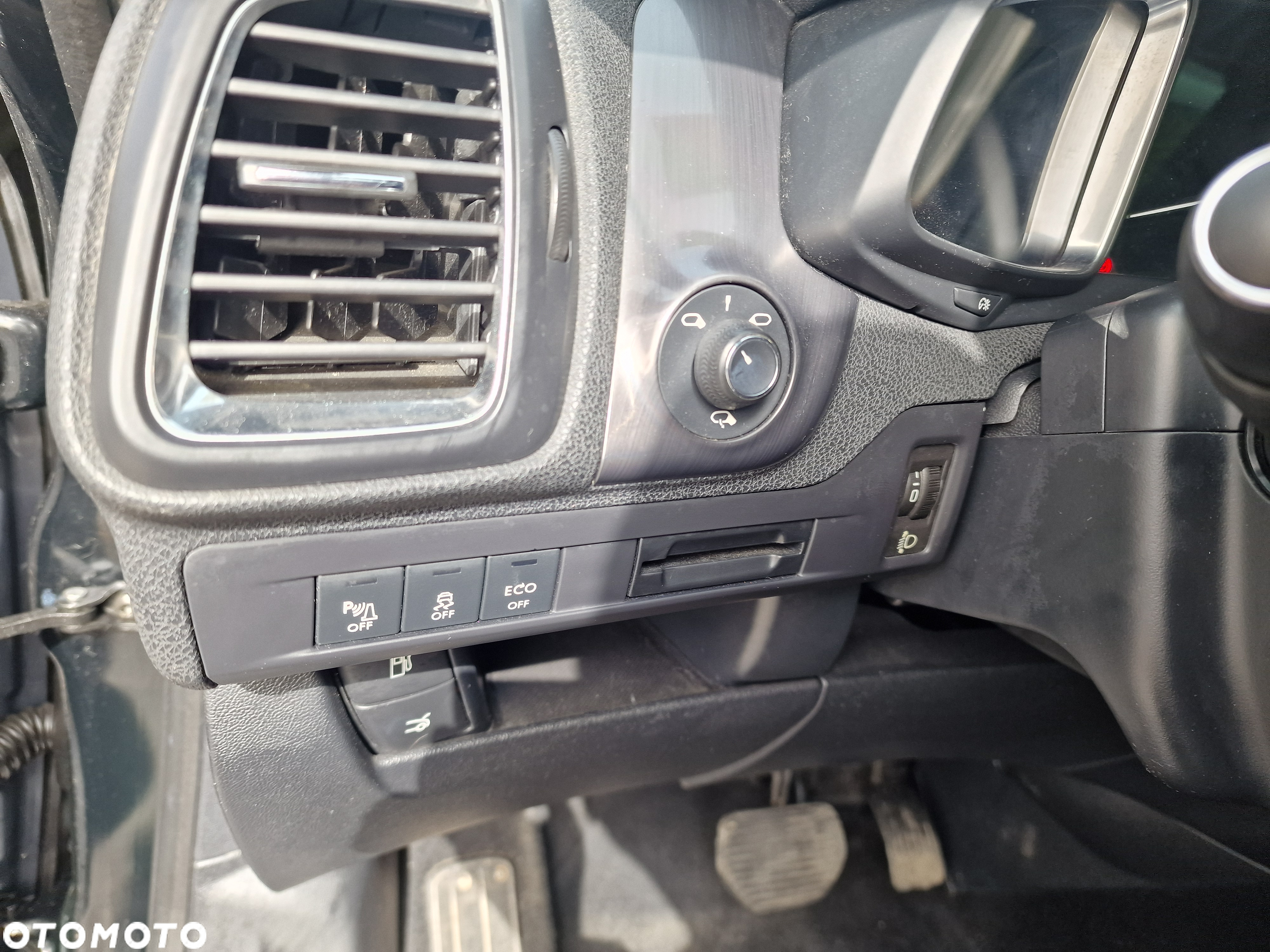 Citroën DS5 e-HDi 115 EGS6 SoChic - 32