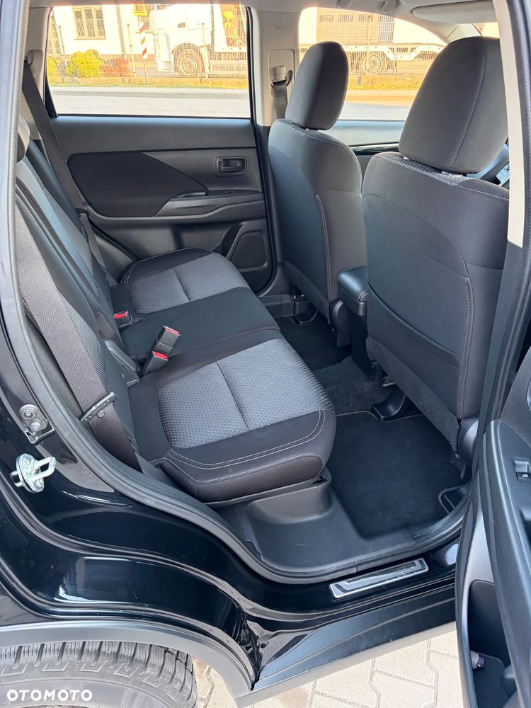 Mitsubishi Outlander 2.0 Invite + 2WD - 20