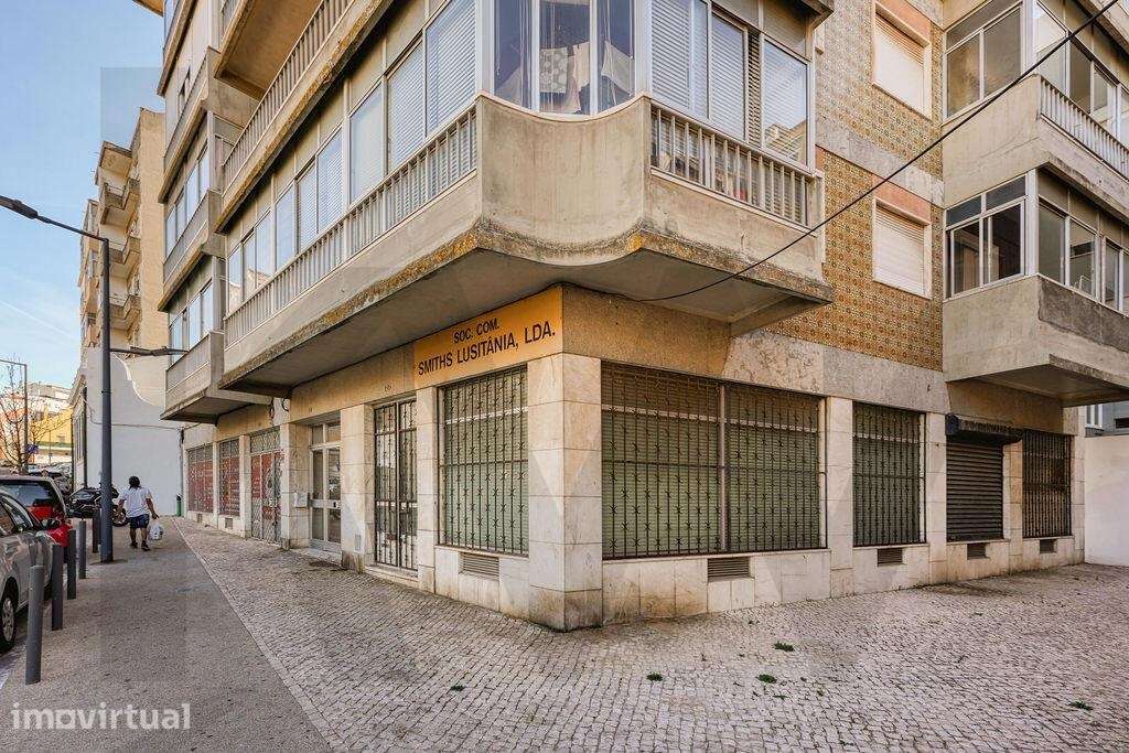 LOJA COM 197 M² NA AJUDA, LISBOA — VERSATILIDADE E POTENCIAL - Grande imagem: 2/28