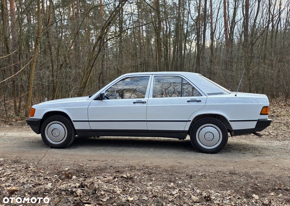 Mercedes-Benz W201 (190) - 4