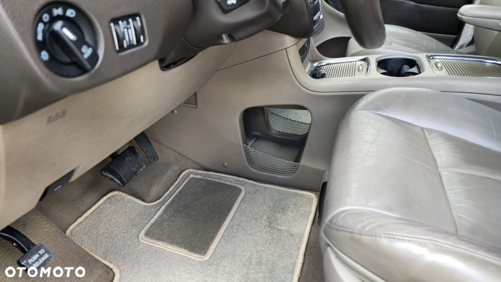 Chrysler Town & Country 3.6 Limited - 22