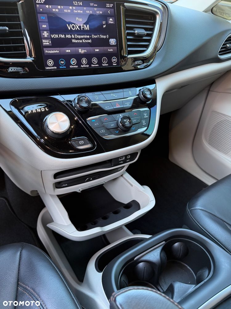 Chrysler Pacifica - 36