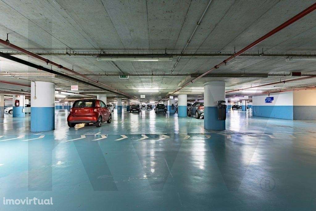 Estacionamento em Parque Privado no Centro do Funchal - EXISTEM VÁRIOS - Grande imagem: 3/7