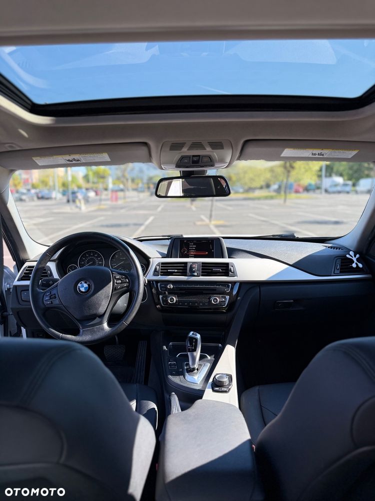 BMW Seria 3 320i - 13