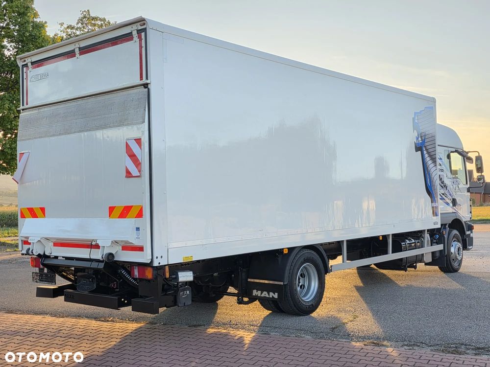 MAN TGM 15.290 / TGL / KONTENER / IZOTERMA / WINDA / KLIMA POSTOJOWA / 2019R / EURO 6 / PEŁEN SERWIS /  8200KG ŁADOWNOŚĆ  / SPROWADZONY / ZADBANY / JAK NOWY /  KSIĄŻKA SERWISOWA / E6 / 18 PALET - 4