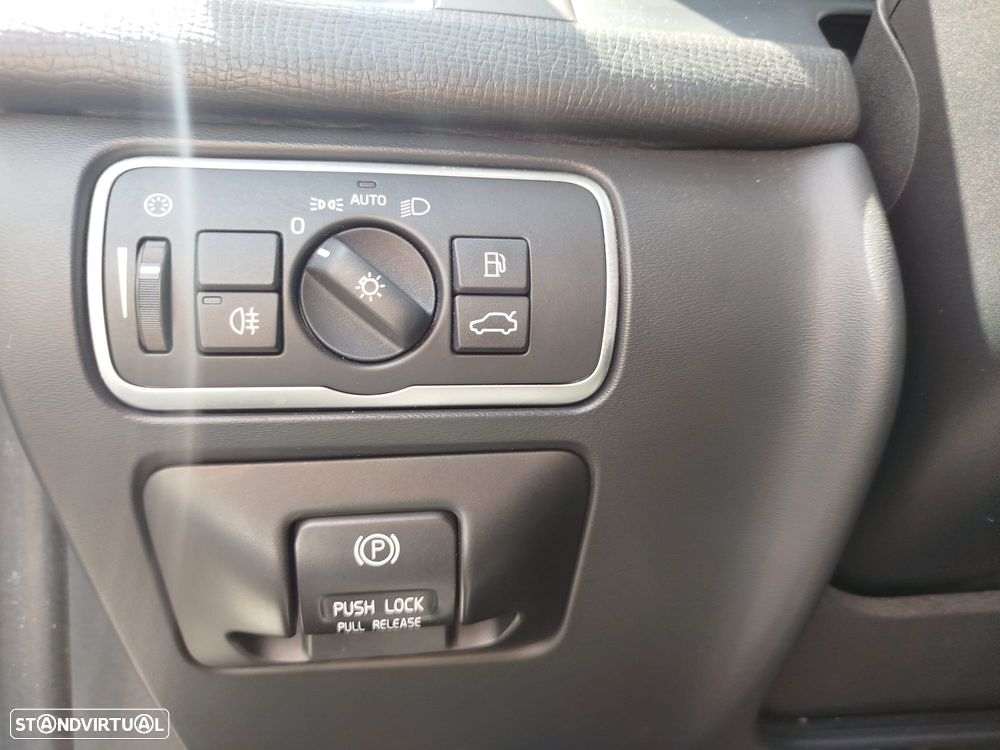 Volvo XC 60 2.0 D4 R-Design Geartronic - 7