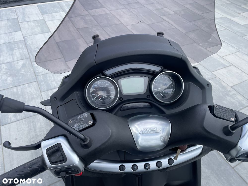 Piaggio MP-3 - 7