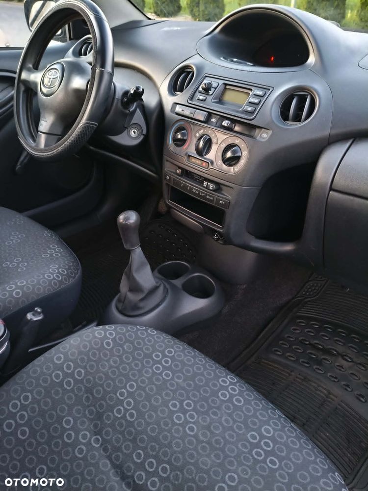 Toyota Yaris 1.0 Base - 25