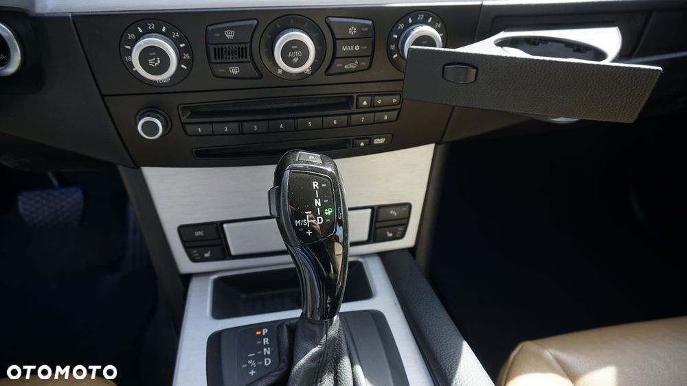 BMW Seria 5 520d - 23