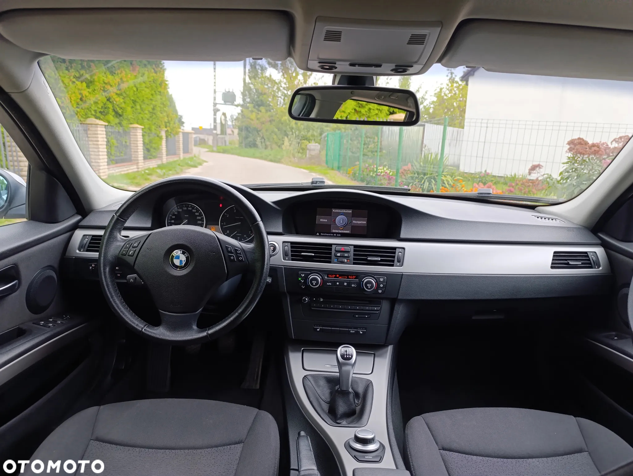 BMW Seria 3 318i Touring - 23
