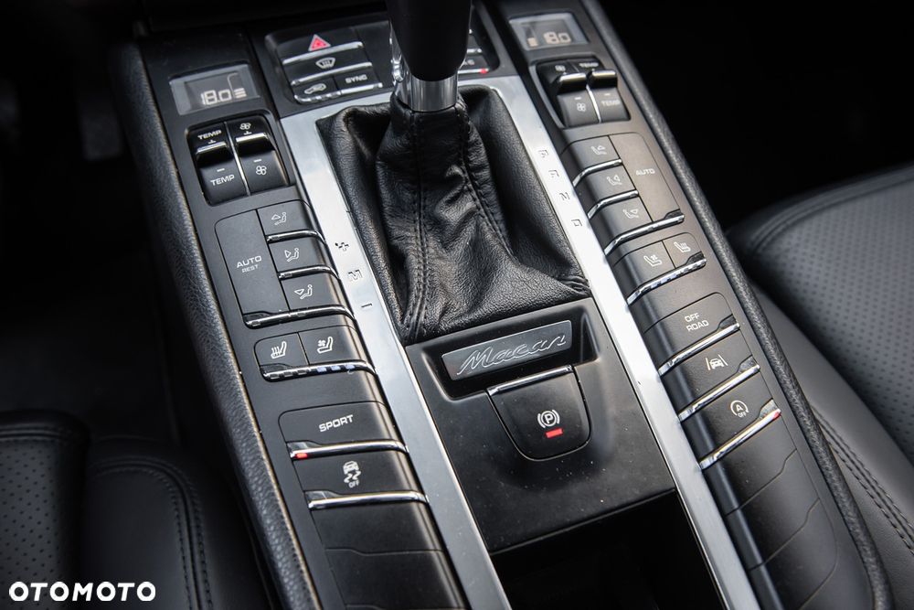 Porsche Macan S - 25