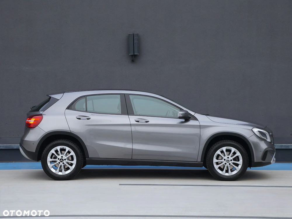 Mercedes-Benz GLA 180 7G-DCT - 7