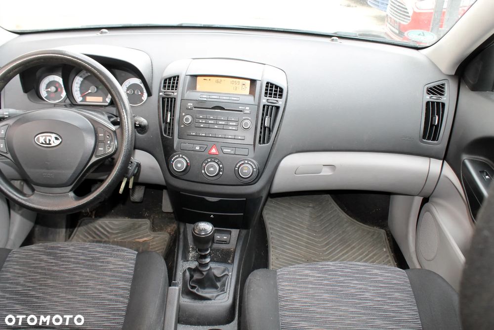 Kia Ceed 1.4 L - 9