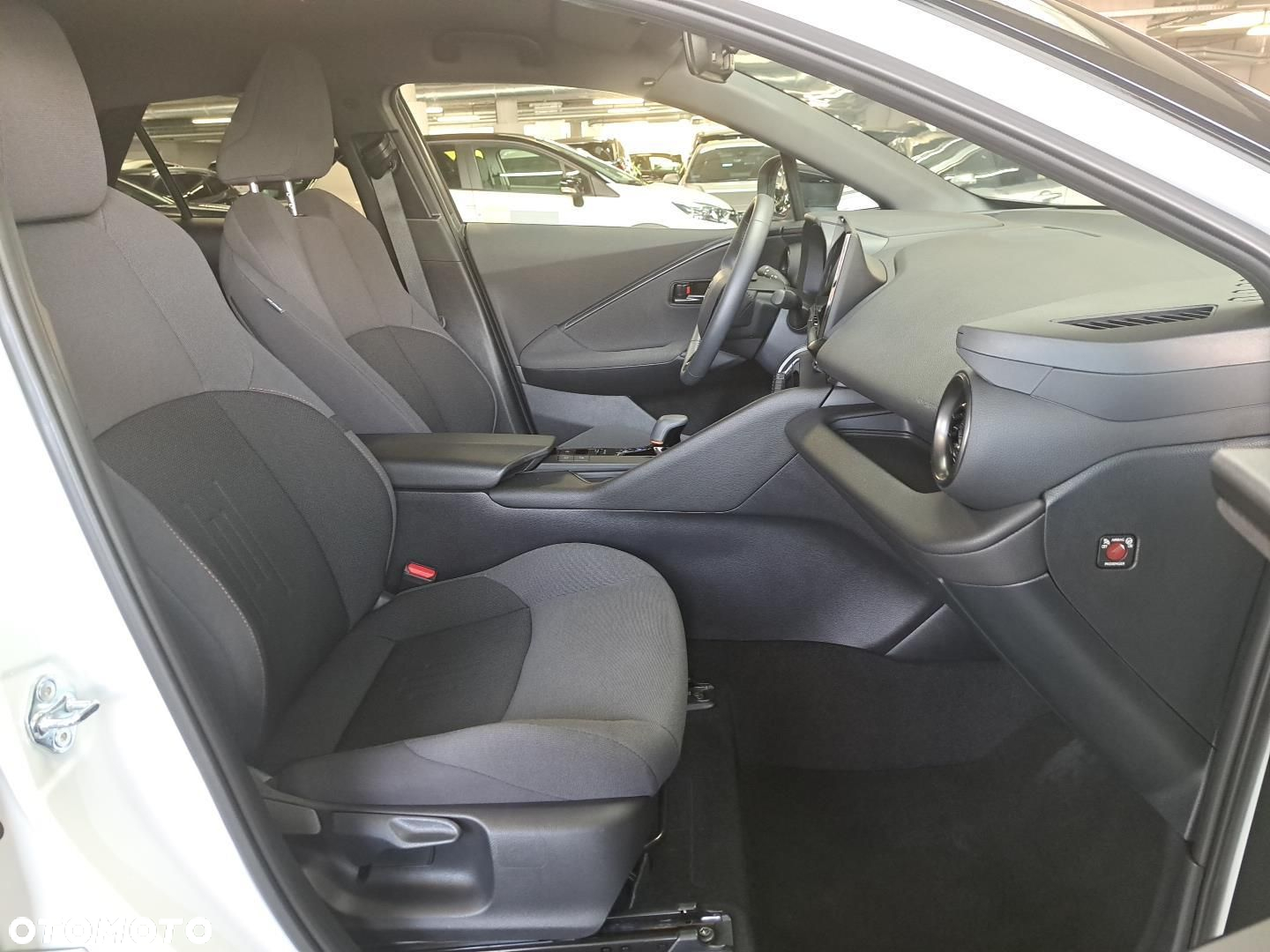 Toyota C-HR - 13