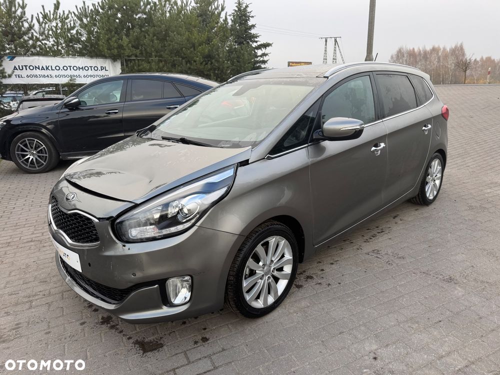 Kia Carens - 4