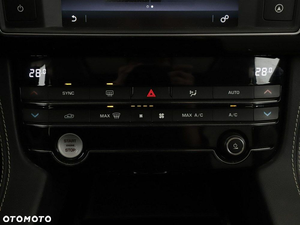 Jaguar F-Pace 2.0 i4D AWD R-Sport - 27