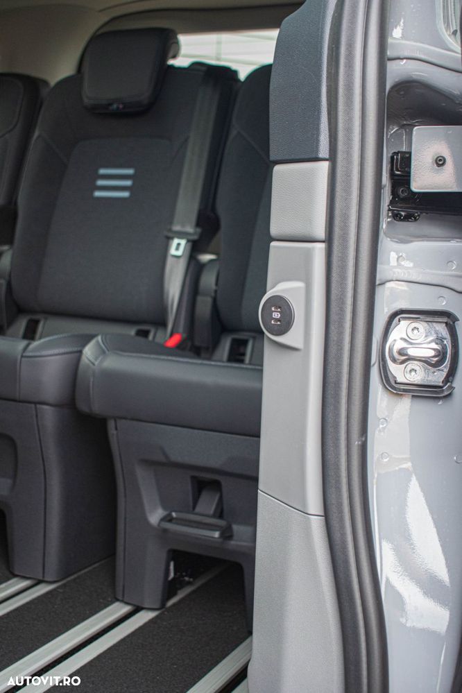 Ford Tourneo Custom - 38