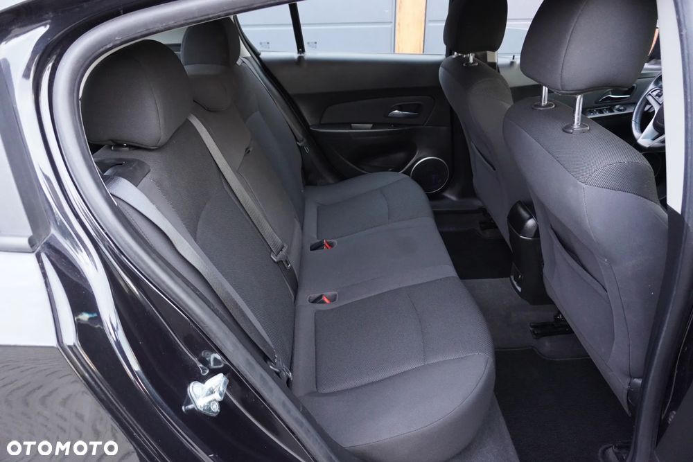 Chevrolet Cruze 1.6 LS+ - 11