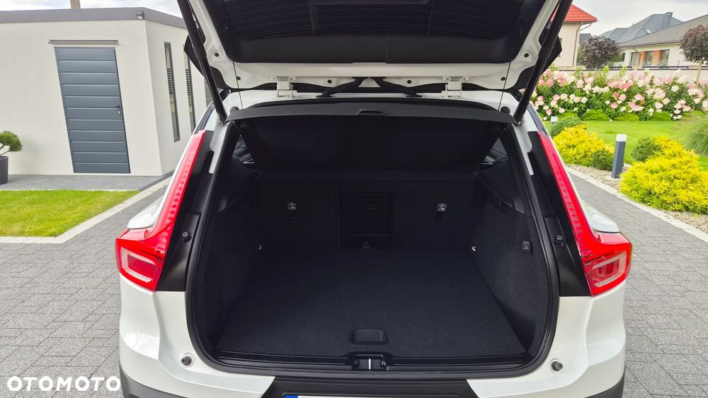 Volvo XC 40 T3 Geartronic Momentum Pro - 36