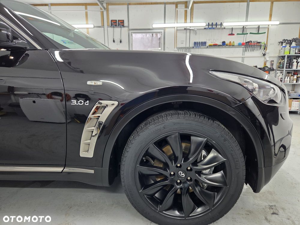 Infiniti QX70 - 9