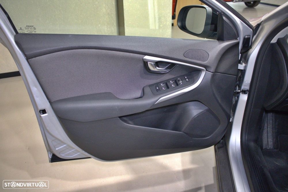Volvo V40 Cross Country 2.0 D2 Kinetic Geartronic - 18