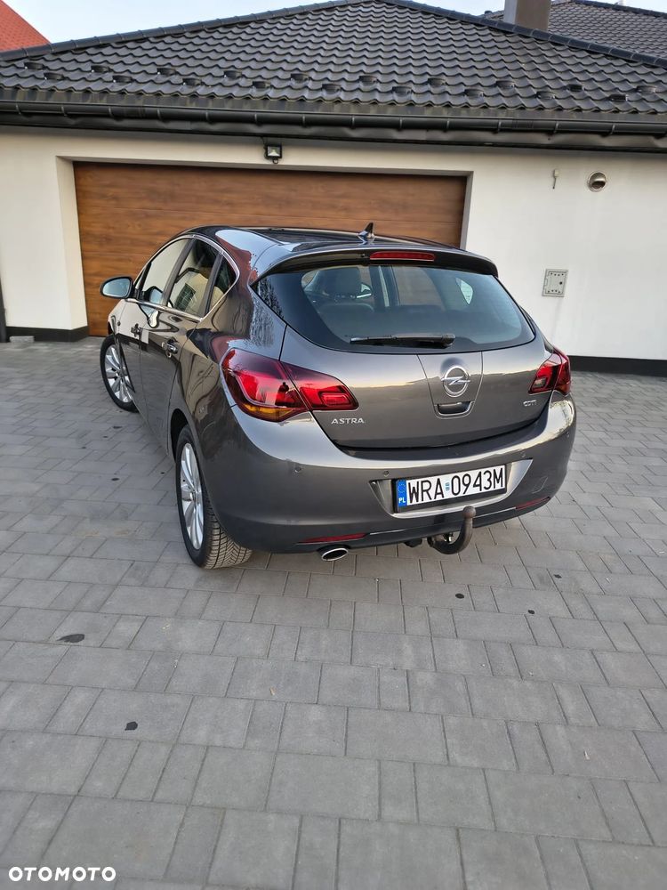 Opel Astra 2.0 CDTI Cosmo - 10