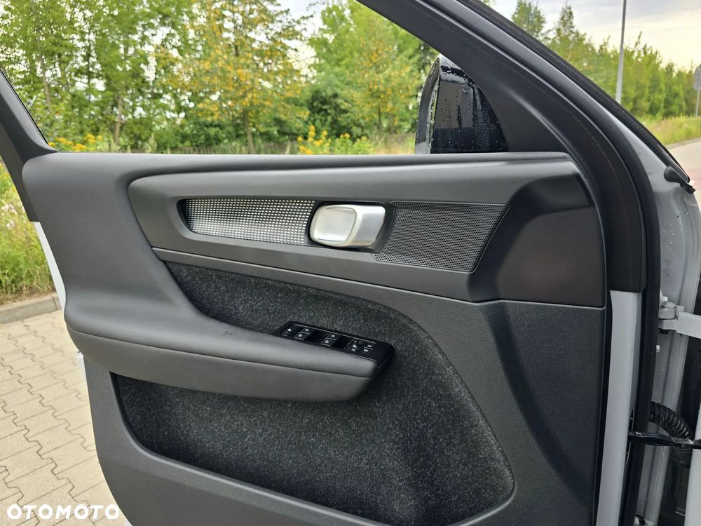 Volvo XC 40 B4 B AWD R-Design - 17