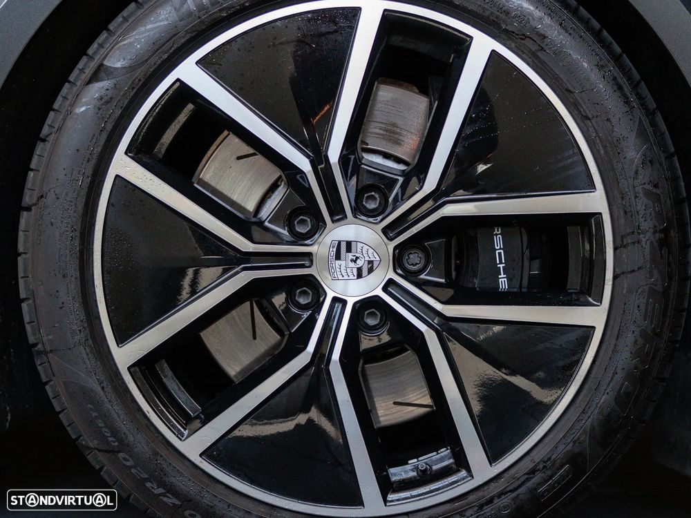Porsche Panamera 4 E-Hybrid - 16