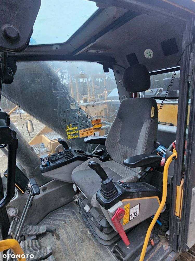 Volvo EC250EL - 5