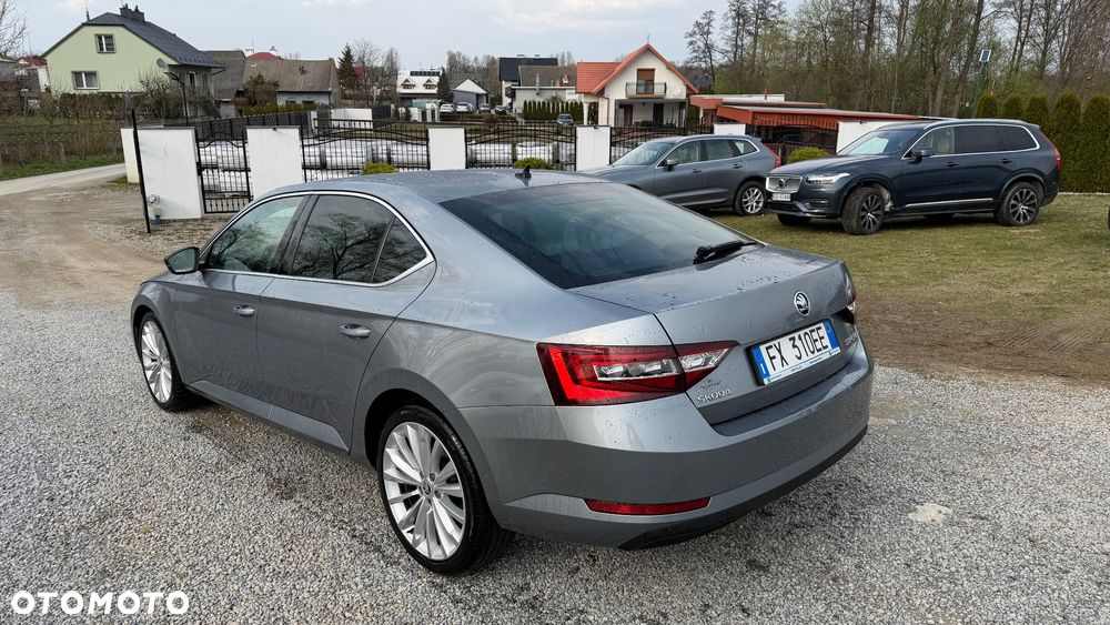 Skoda Superb 2.0 TDI DSG Ambition - 13