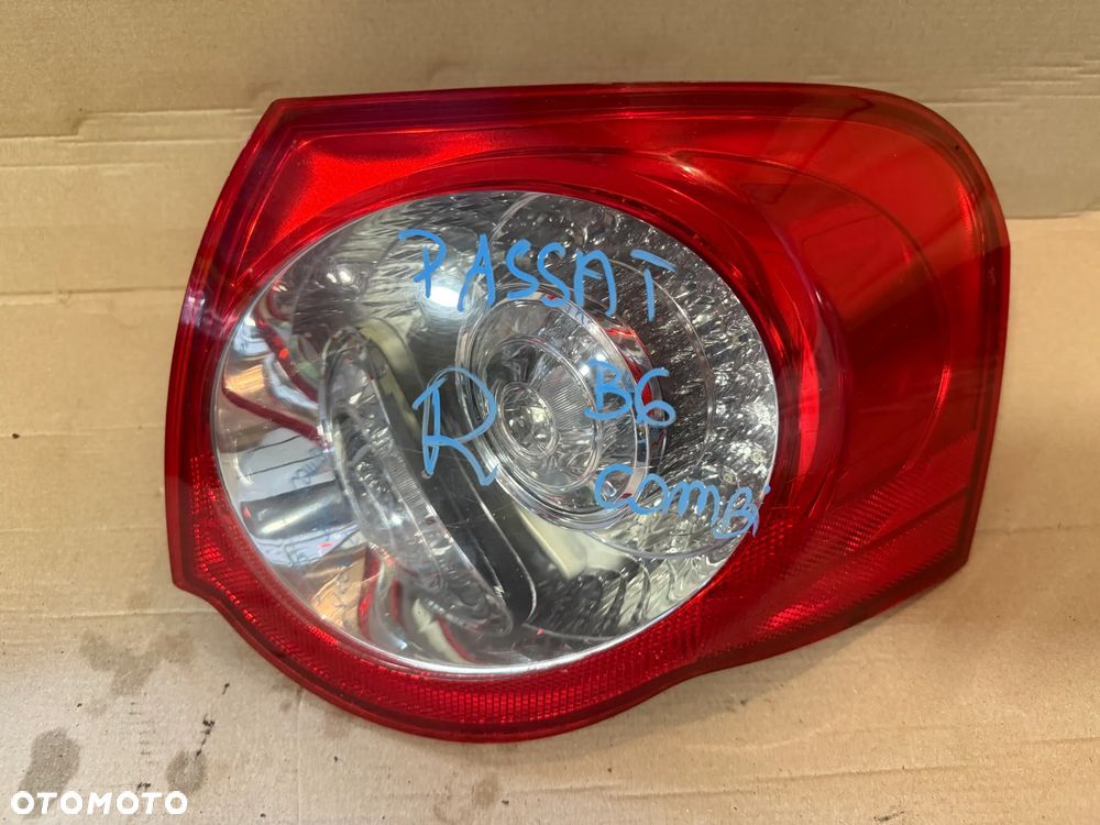 Lampa lewa Volkswagen Passat B6 kombi OE - 8