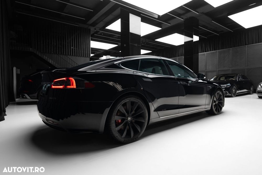 Tesla Model S - 10