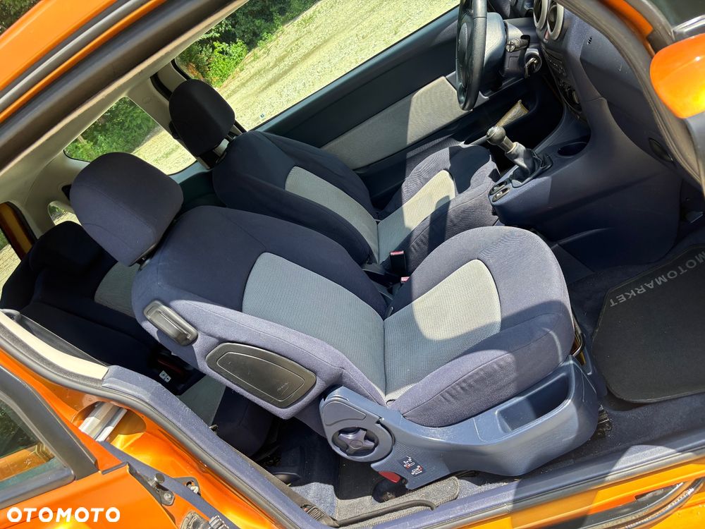 Peugeot 1007 1.4 Trendy - 11