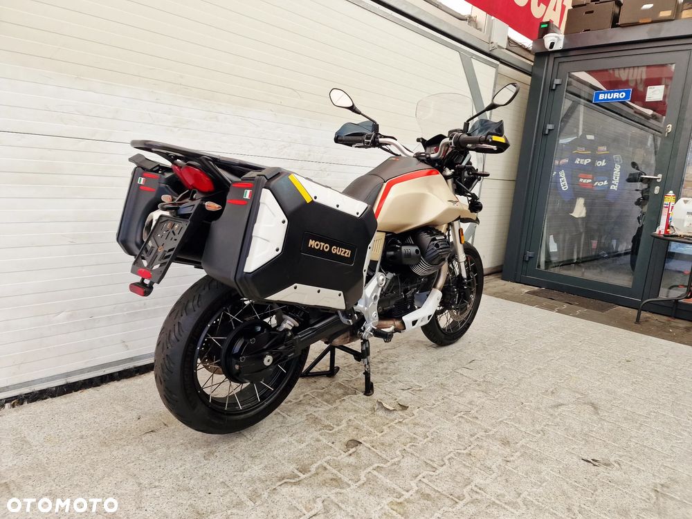 Moto Guzzi V85 - 24