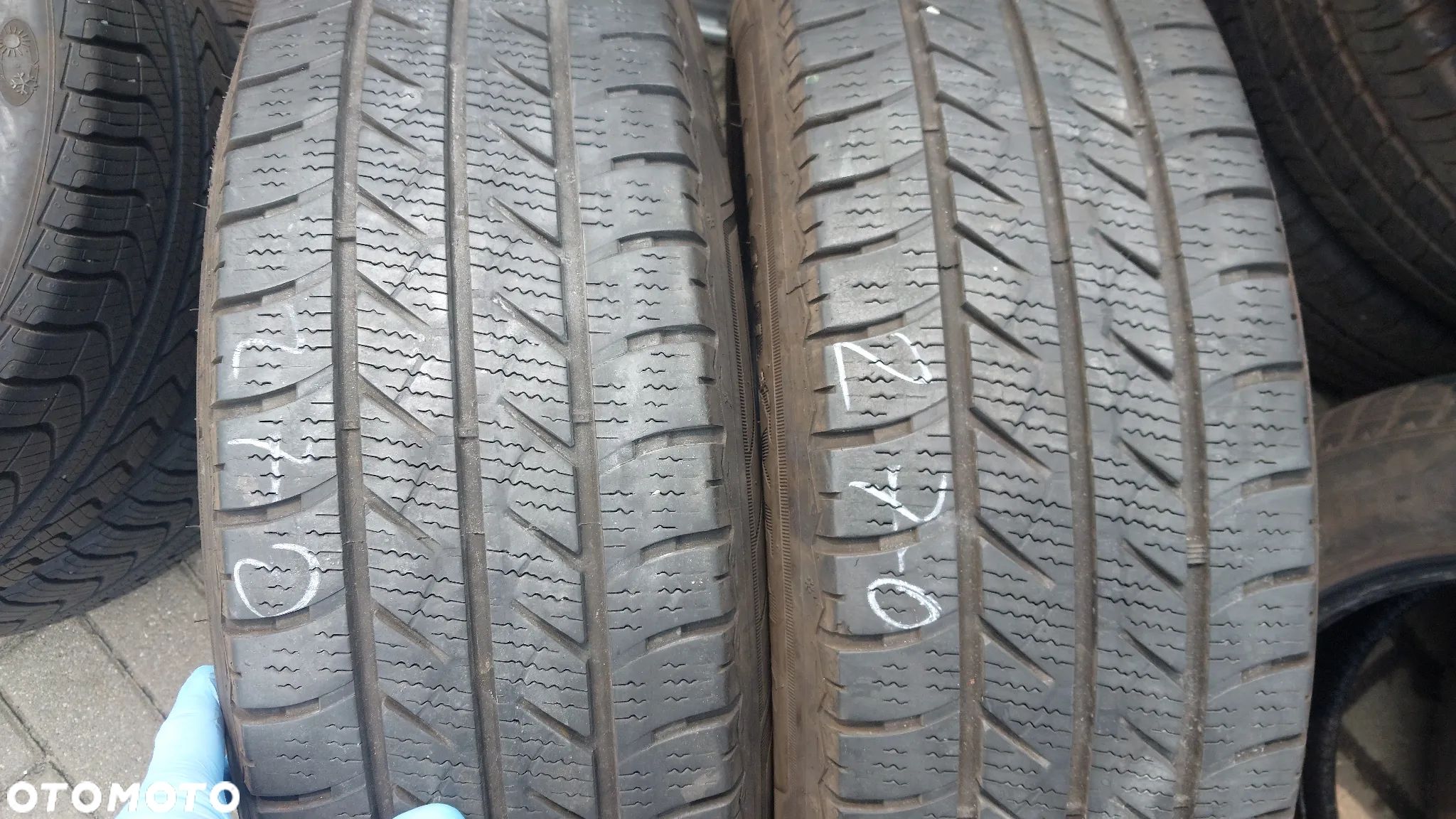 Para opon  Goodyear Vector 4Seasons Cargo 205/65 R16 107 T C - 1