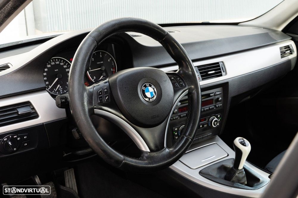 BMW 320 d EfficientDynamics - 35