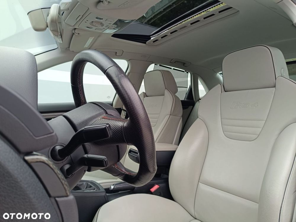 Audi RS4 Limousine - 27