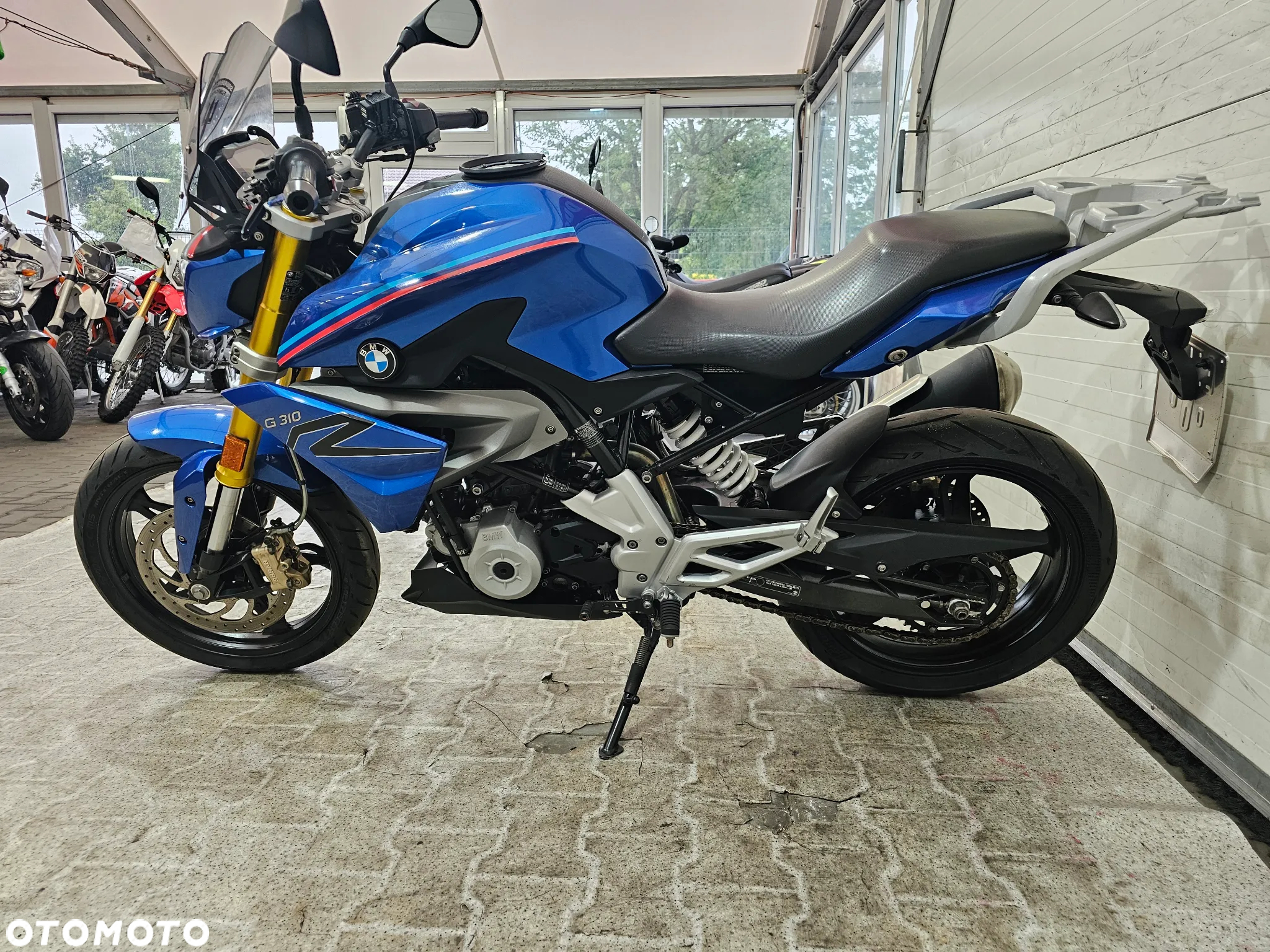 BMW G - 8