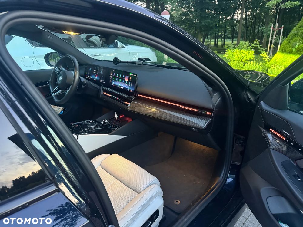 BMW Seria 5 520d xDrive mHEV M Sport - 10