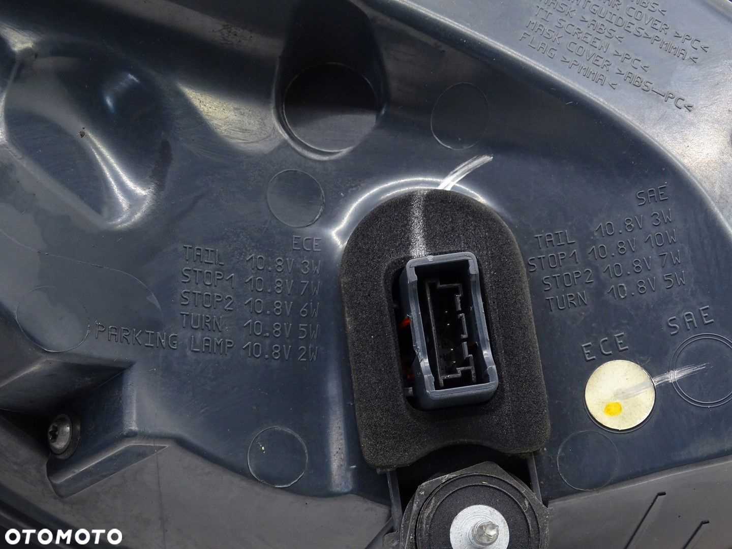 LAMPA LED PRAWY TYŁ PRAWA TYLNA W BŁOTNIK BMW 6 F06 F12 F13 7210576 - 8