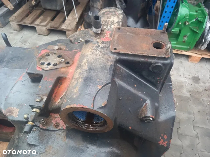 Obudowa mostu tylnego New Holland TM190 - 5