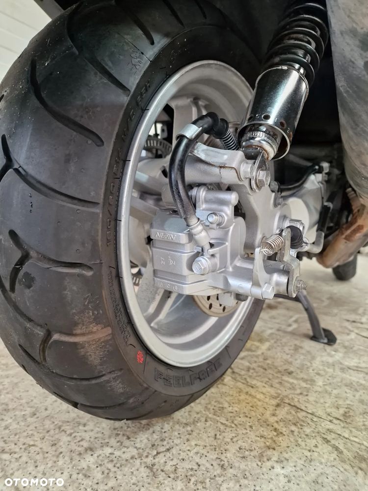 Suzuki Burgman - 26
