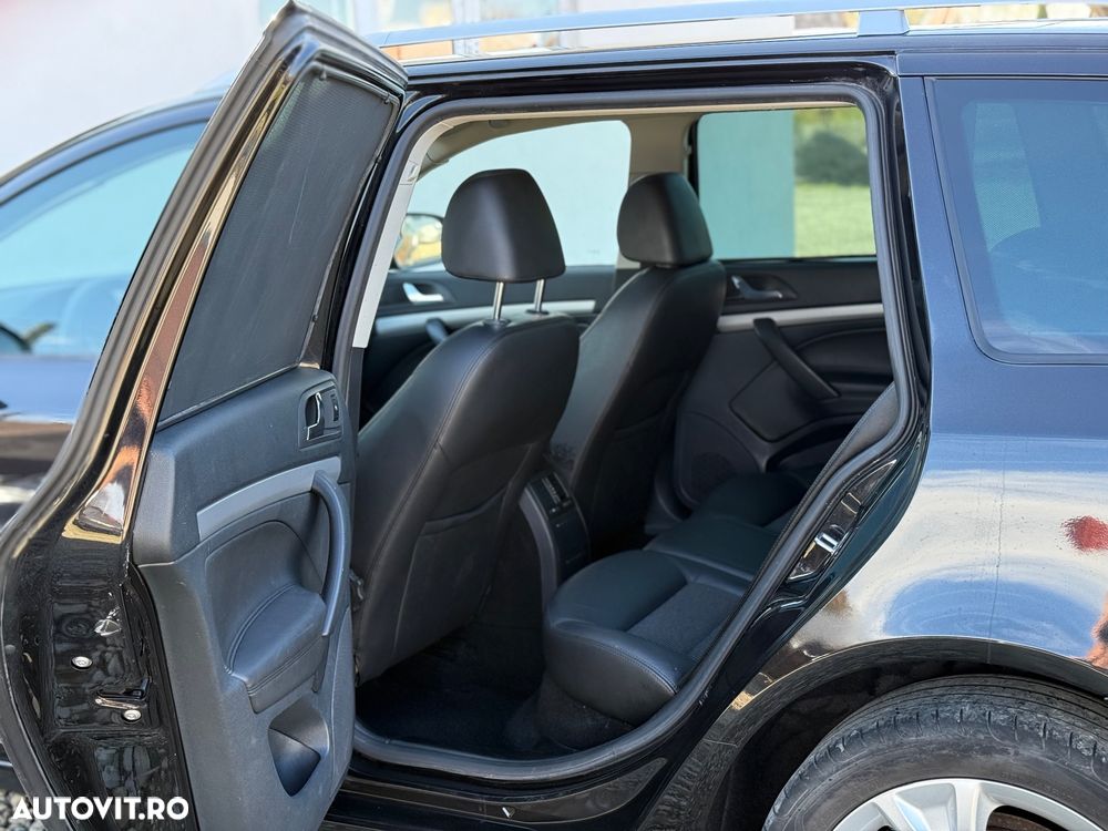 Skoda Octavia Combi 2.0 TDI CR DPF RS - 9