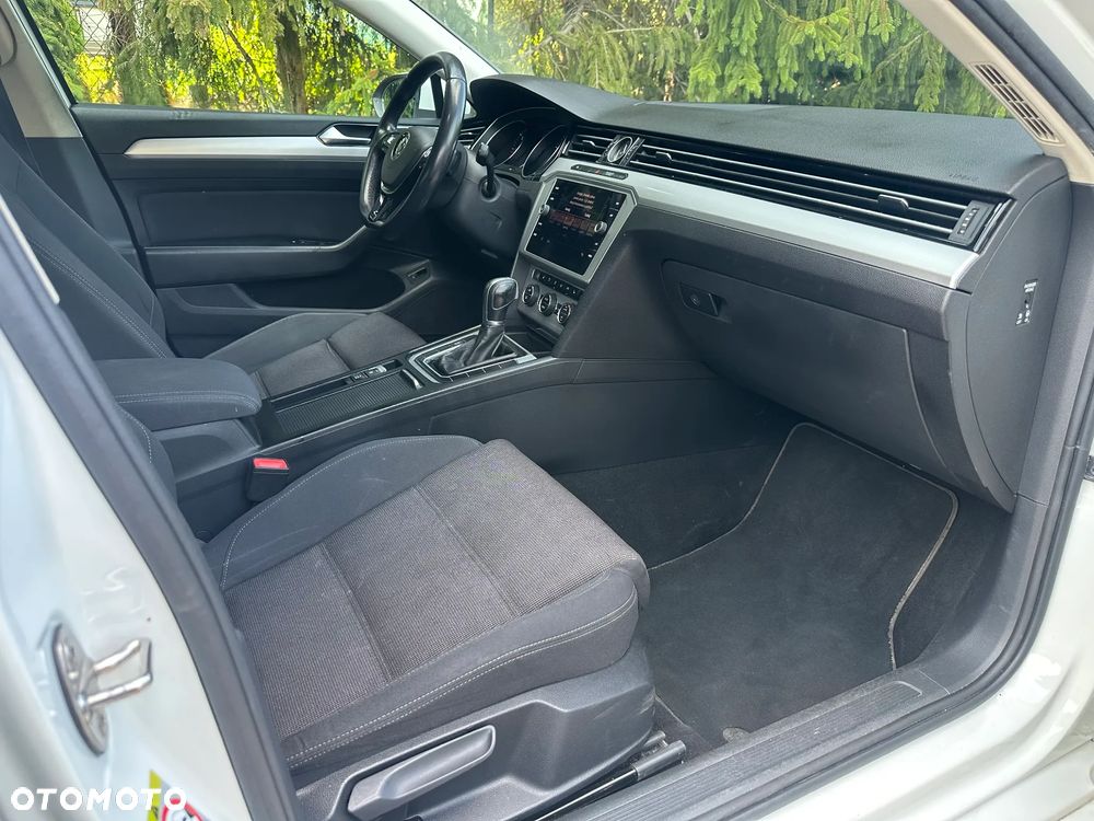 Volkswagen Passat 2.0 TDI SCR Trendline DSG - 26