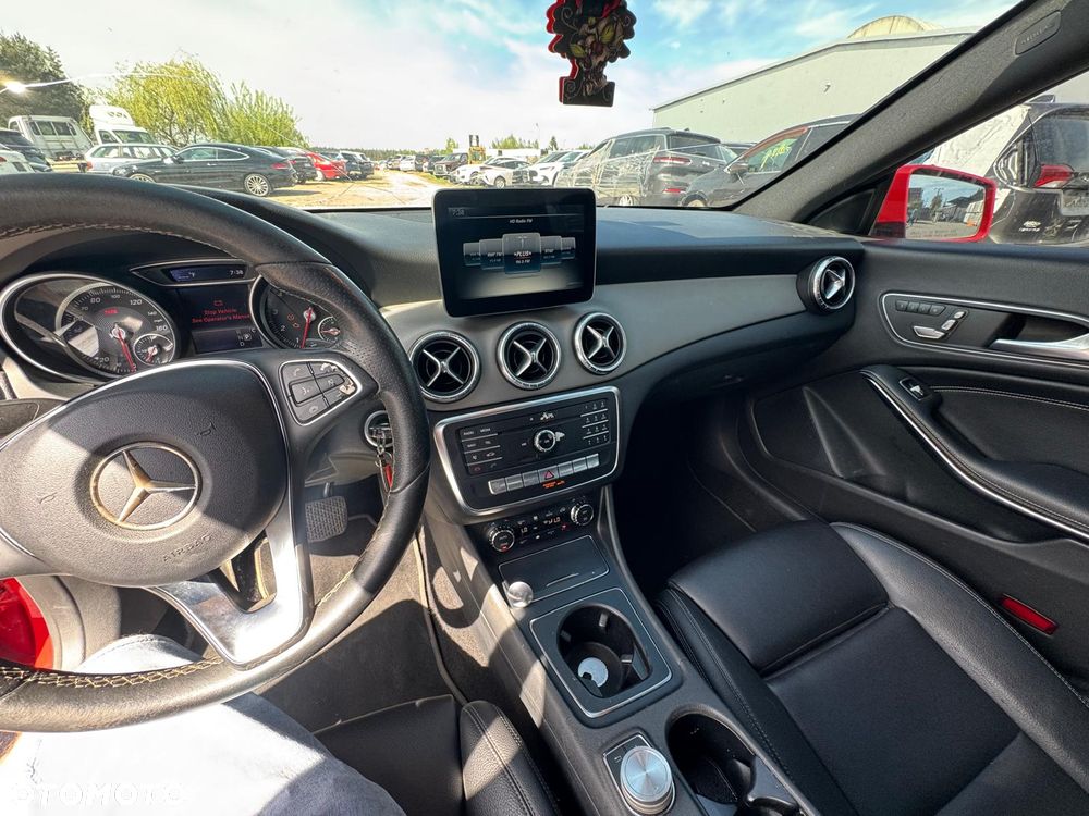 Mercedes-Benz CLA 250 7G-DCT - 14