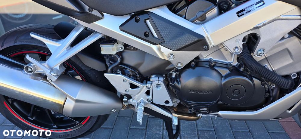 Honda VFR - 14