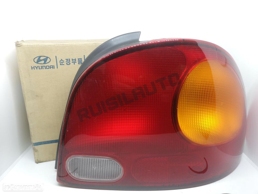 Farolim Trás Painel Direito 92402-22200 Hyundai Accent I [1993_ - 1