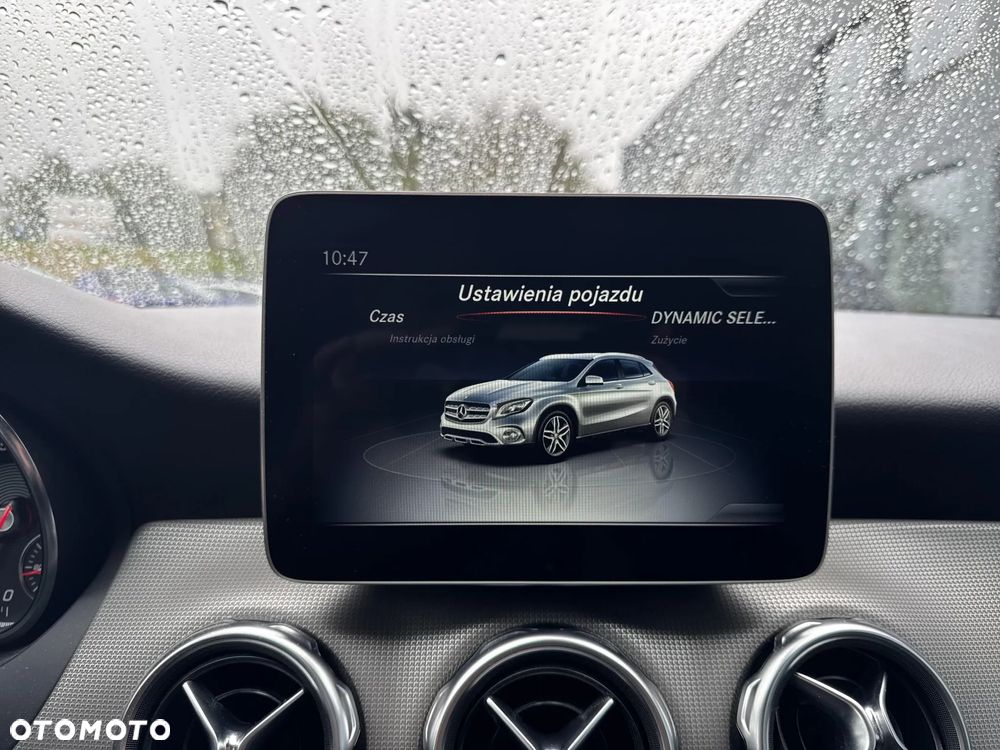 Mercedes-Benz GLA 200 7G-DCT Urban - 23