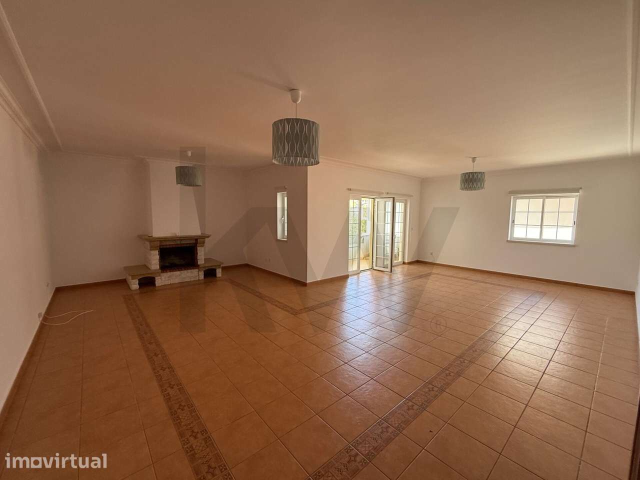T4 na Quinta da Beloura – Condomínio Fechado com Piscina e 2 Suítes - Grande imagem: 2/18