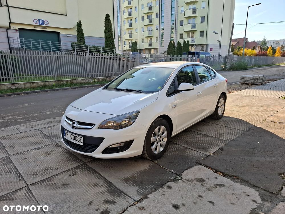 Opel Astra IV 1.6 CDTI Executive - 1